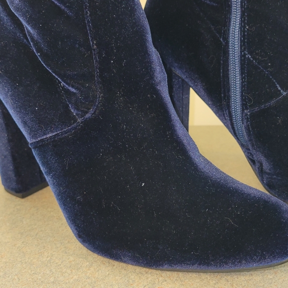 🦋Steve Madden Velvet Blue Ankle Boots🦋 - Picture 4 of 7